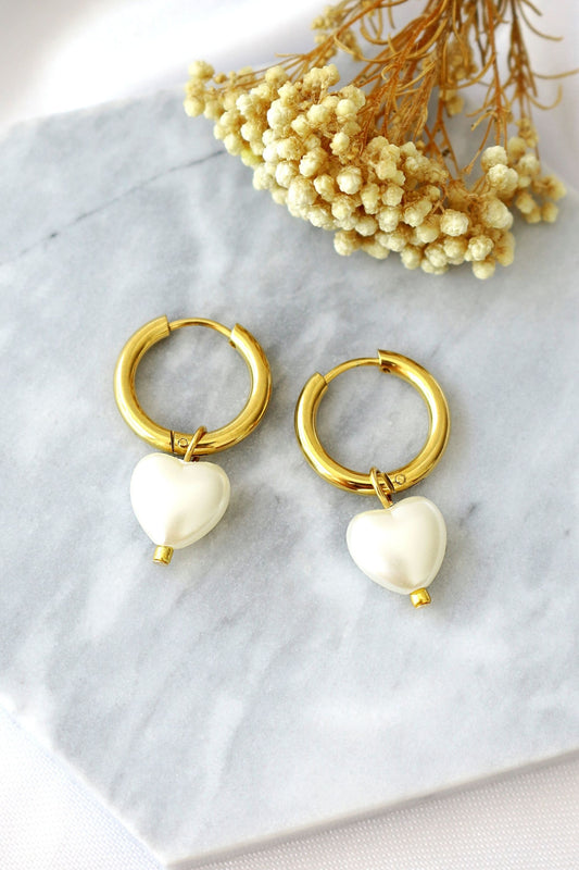 Öronhängen / 24K Pearl Hearts Hoop Earrings
