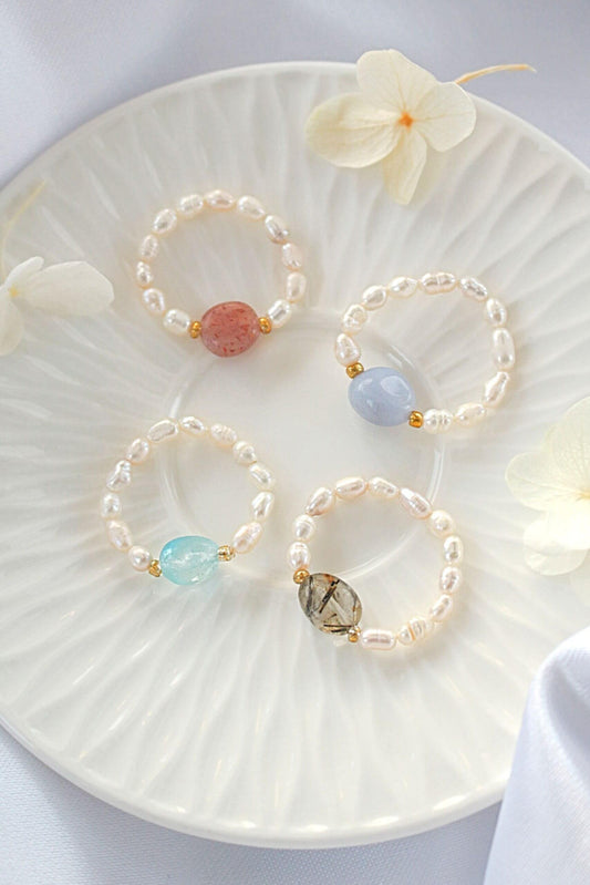 Elastiska ringar/ Elastic Rings with Natural Crystals & Freshwater Pearls
